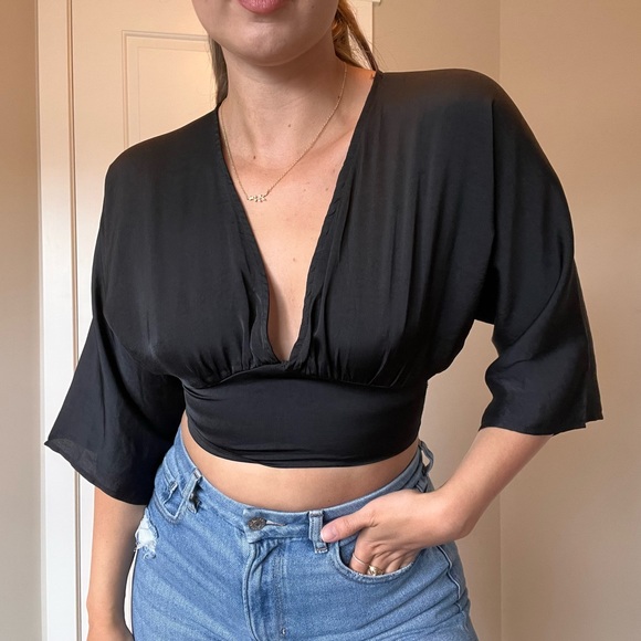 Forever 21 Black Flowy Sleeve Blouse - Picture 2 of 11